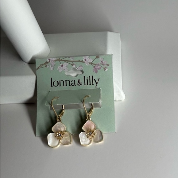 lonna & lilly Jewelry - Lonna & Lilly Gold and Cream Floral Earrings